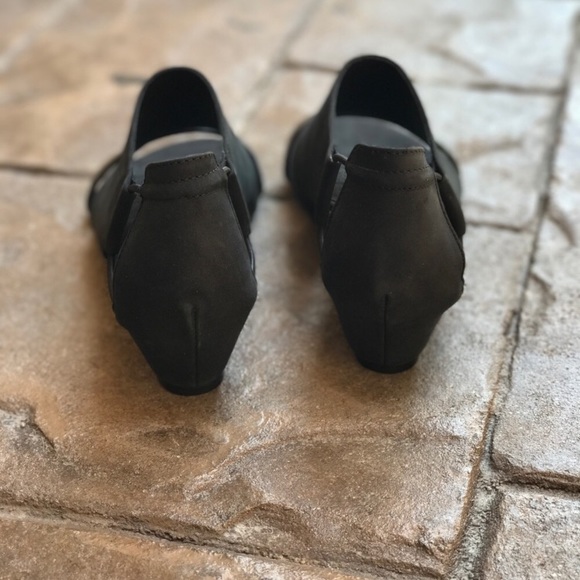 Matte Black Nubuck leather low wedge sandals! - Picture 5 of 5